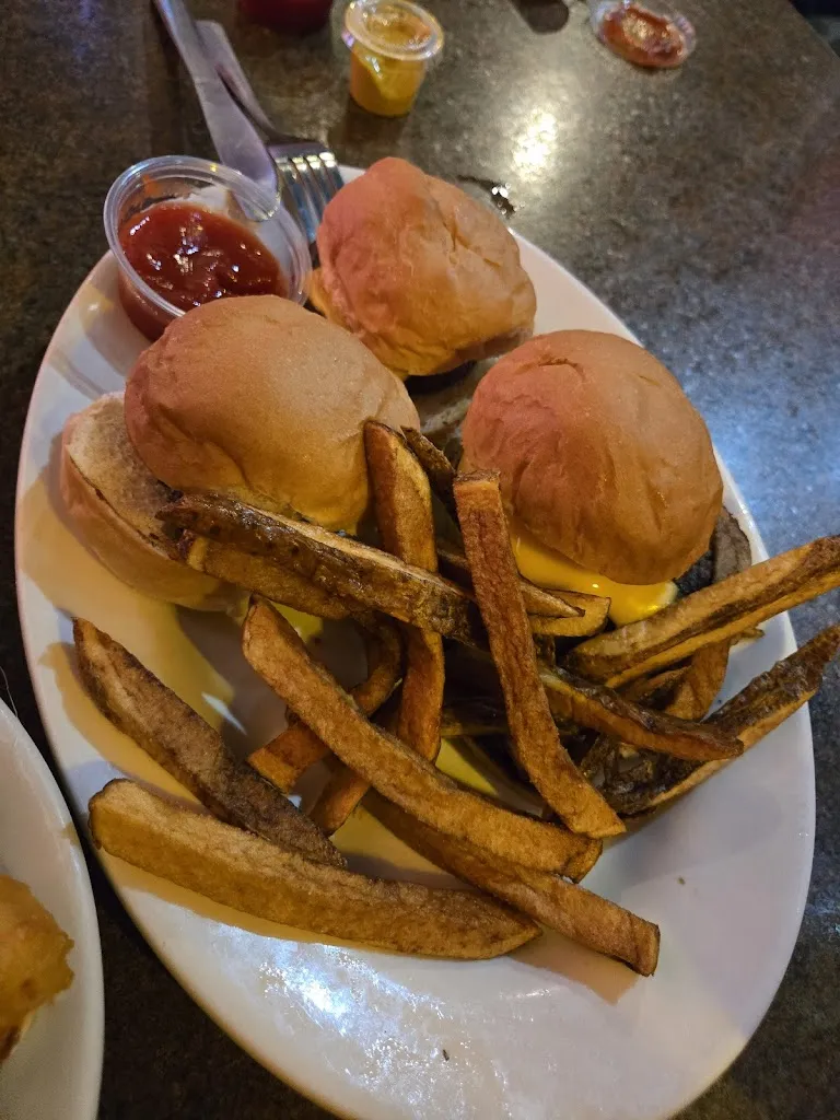 Toni Cooper_Puckers Sports Pub & Grille_North Canton, OH_review