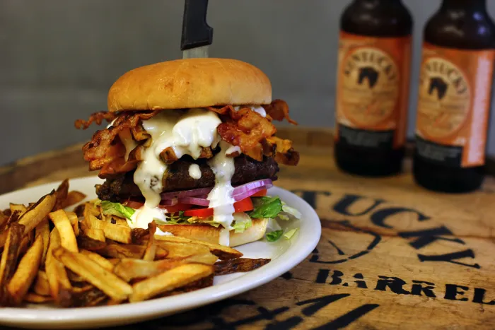 Puckers Sports Pub & Grille_North Canton, OH_slider_image_3