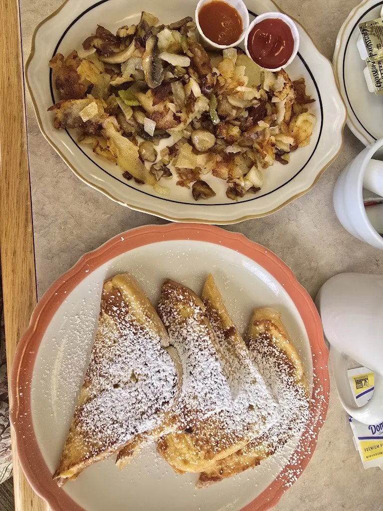 Sarah Rucker_Beyesly's Restaurant_North Canton, OH_review