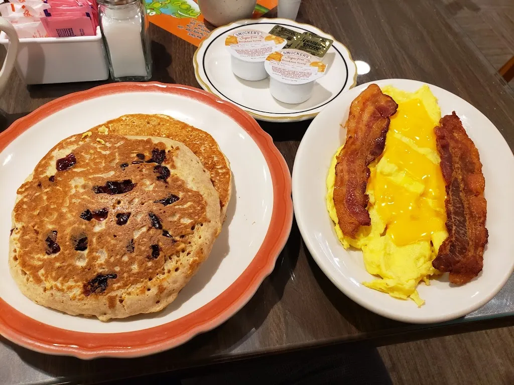 L M_Beyesly's Restaurant_North Canton, OH_review