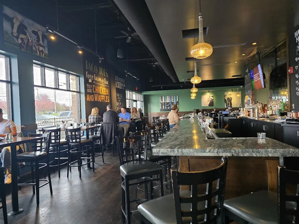 Table Six Kitchen + Bar_North Canton, OH_slider_image_3