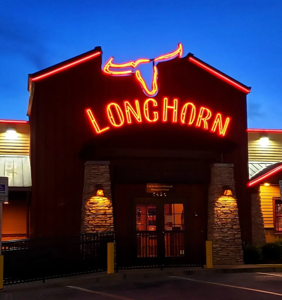 LongHorn Steakhouse restaurant in North Canton, OH