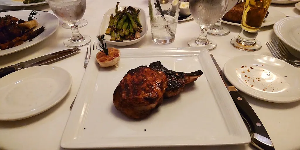 Embers Restaurant_Cincinnati, OH_slider_imagen_3