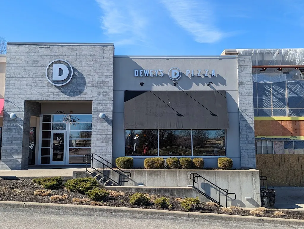Dewey's Pizza - Kenwood restaurante en Cincinnati, OH