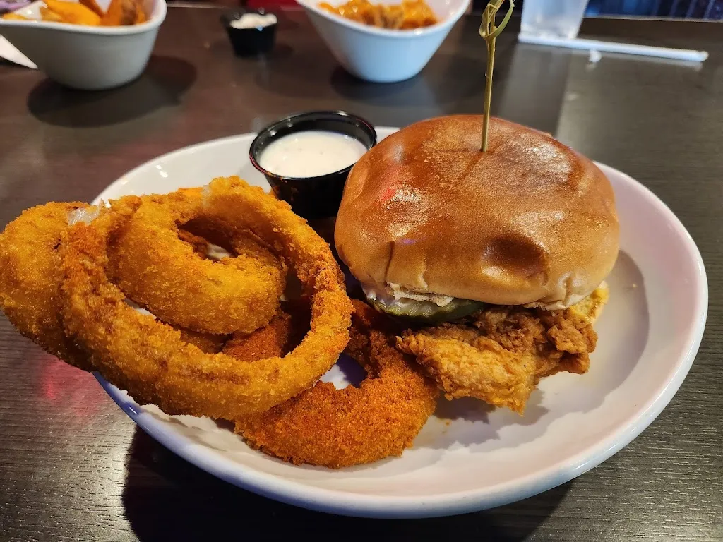 Wings and Rings_Lewis Center, OH_slider_imagen_2