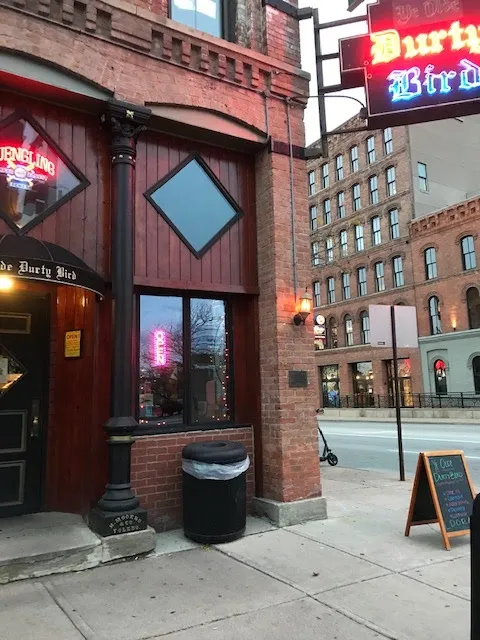 Ye Olde Durty Bird restaurante en Toledo, OH