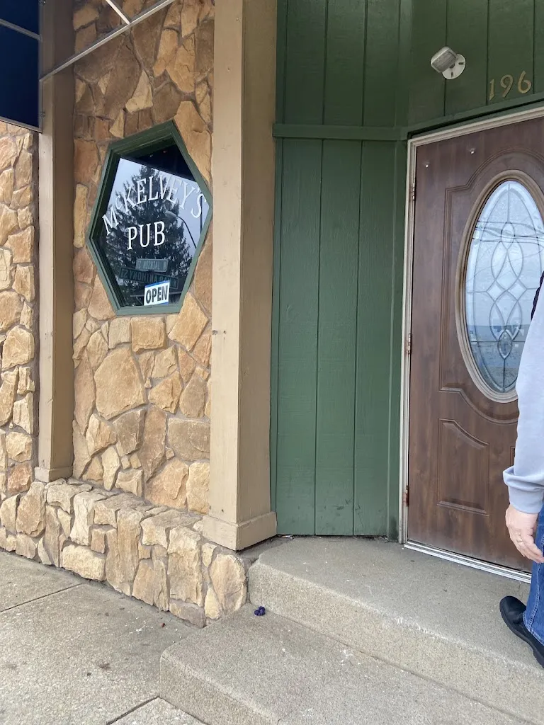 Lisa B_Mckelvey's Pub_Millersburg, OH_review