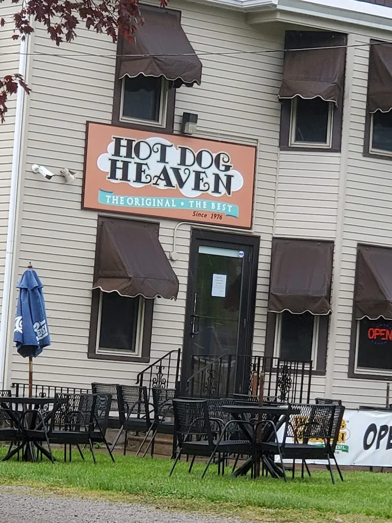 Hot Dog Heaven restaurant in Amherst, OH