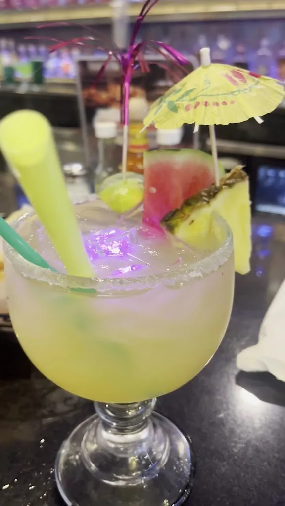 Tres Amigos Bourbon & tequila_Springboro, OH_slider_imagen_2