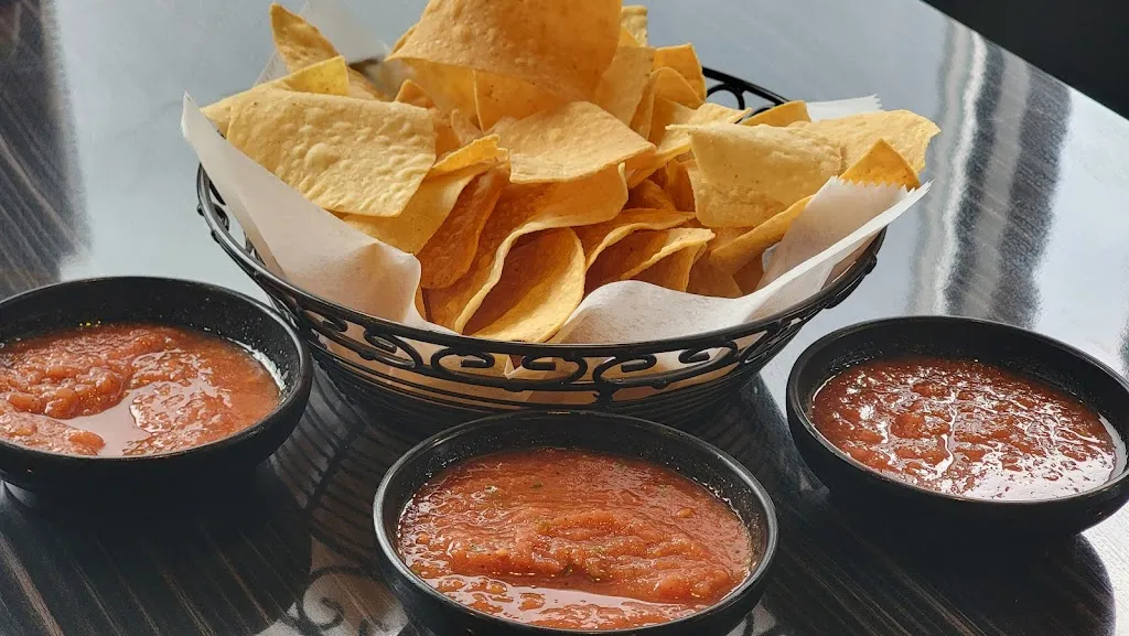 Tres Amigos Bourbon & tequila_Springboro, OH_slider_imagen_3