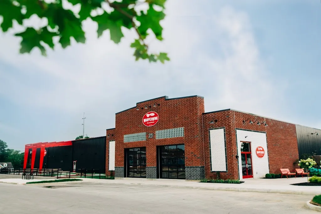 Warped Wing Barrel Room & Smokery - Springboro restaurante en Springboro, OH