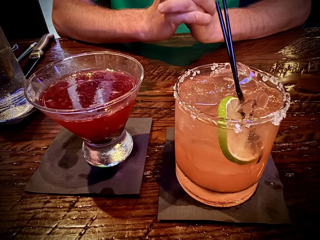 Amanda Mavrikis_Trivs Restaurant and Lounge_Strongsville, OH_reseña