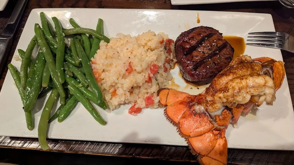 Amanda_Trivs Restaurant and Lounge_Strongsville, OH_review