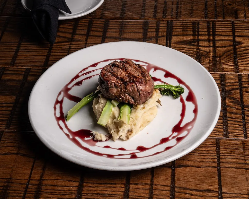 Square 22 Restaurant and Bar_Strongsville, OH_slider_imagen_3