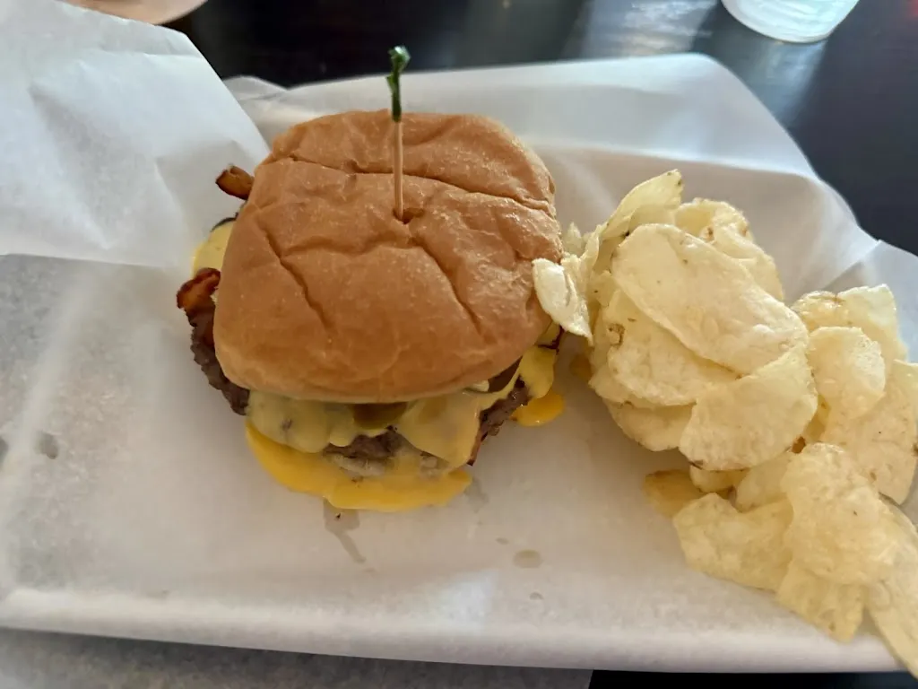 Lucas R._Brick Town Tavern_Sugarcreek, OH_avis