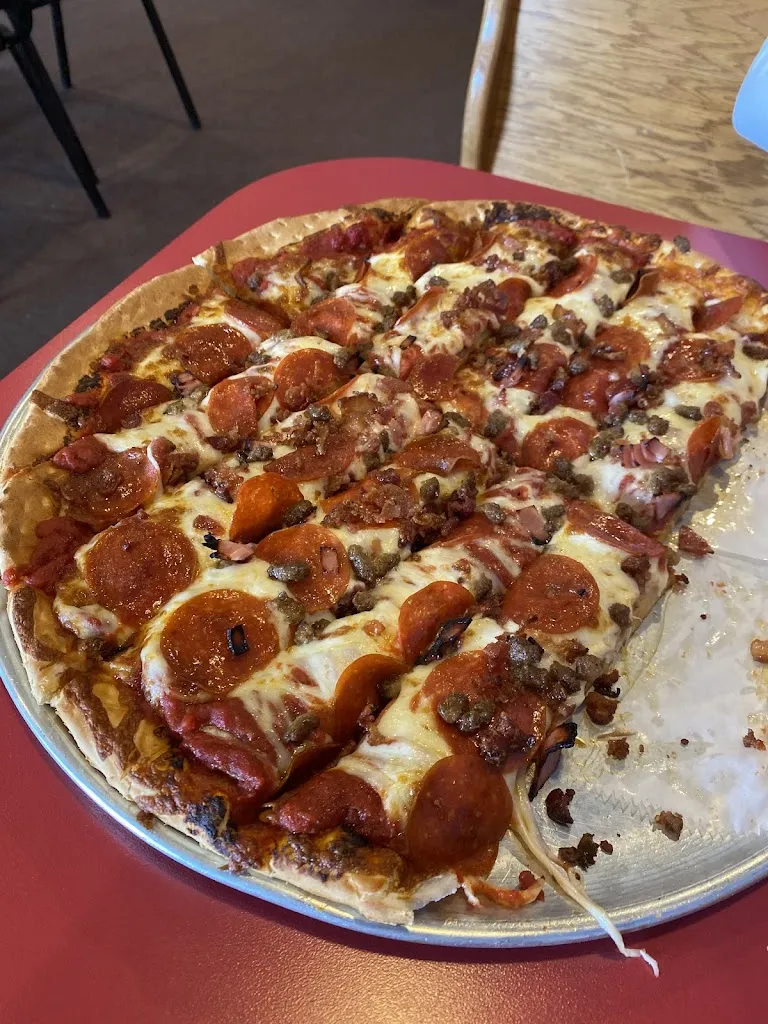 Larry Tomlin_Pizza Parlor V_Sugarcreek, OH_avis