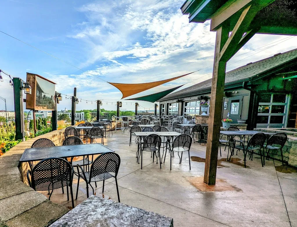 Winking Lizard Independence restaurant in Independence, OH