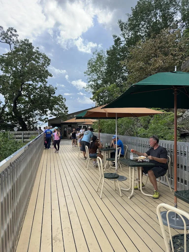 The Two-One Restaurant, Bar & Patio_Westerville, OH_slider_imagen_2