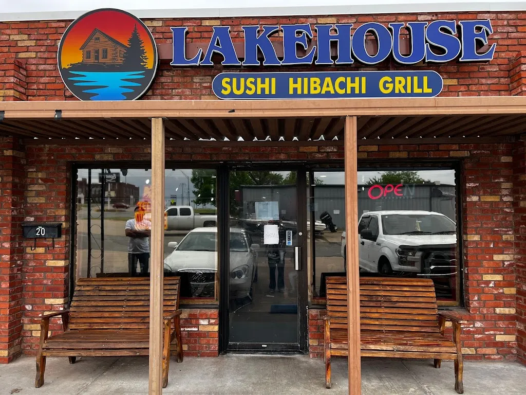 Lakehouse Sushi Hibachi & Grill restaurant in Eufaula, OK