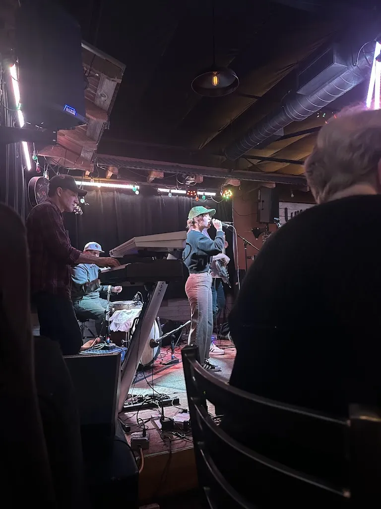 Jim Larson_The Wild Hare Saloon & Cafe_Oregon City, OR_reseña