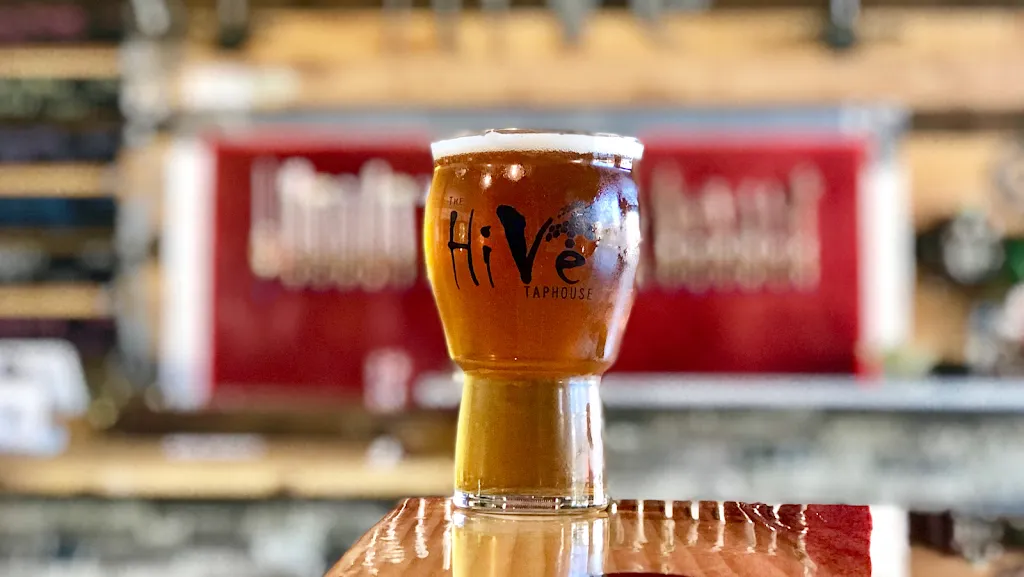 The HiVe Taphouse_Oregon City, OR_slider_imagen_3
