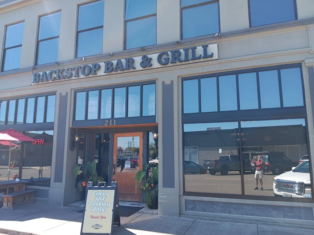 Backstop Bar & Grill ristorante a Canby, OR