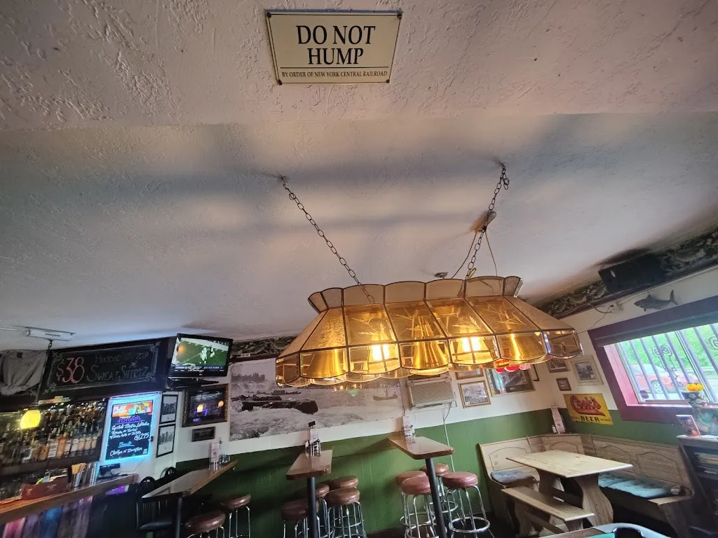 Lindsey Franco_The Falls View Tavern_Oregon City, OR_reseña
