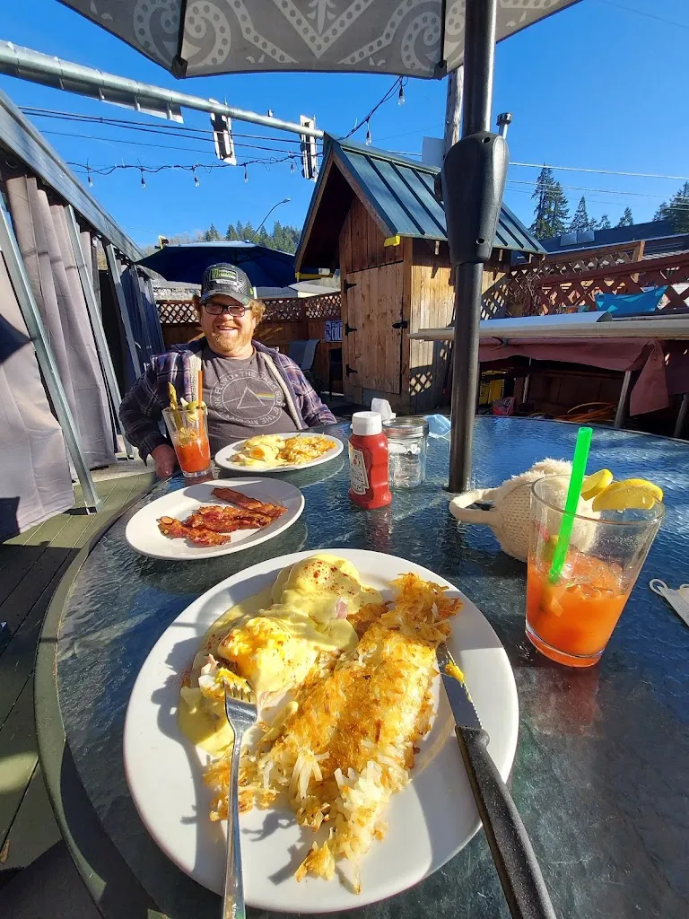 Shannon Leatherwood_Shelly's Echo Inn_Damascus, OR_review