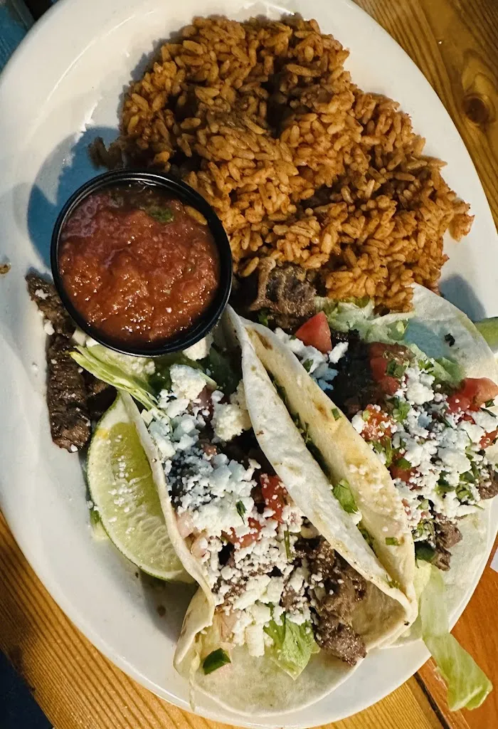 Andrea Waddell_GLADSTONES EAT DRINK SPORTS_Gladstone, OR_review