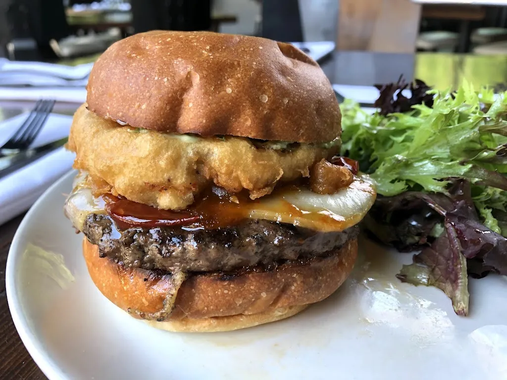 Tavern on Kruse_Lake Oswego, OR_slider_immagine_3