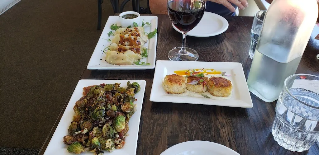 Jackie Yi_Baird's On B Bar & Grill_Lake Oswego, OR_reseña