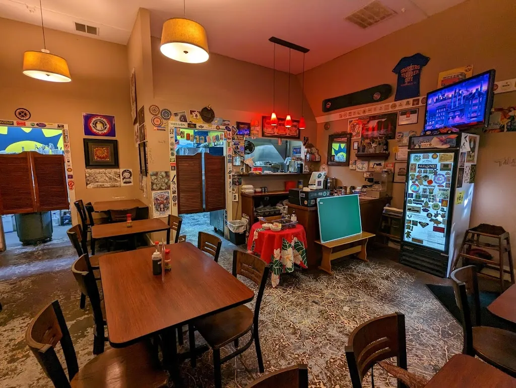 Hawaii Five-O-Three Café restaurante en McMinnville, OR