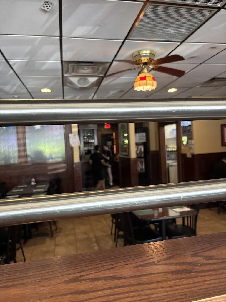 Charles Mousseau Jr_Trolley Stop Inn_Bethel Park, PA_reseña