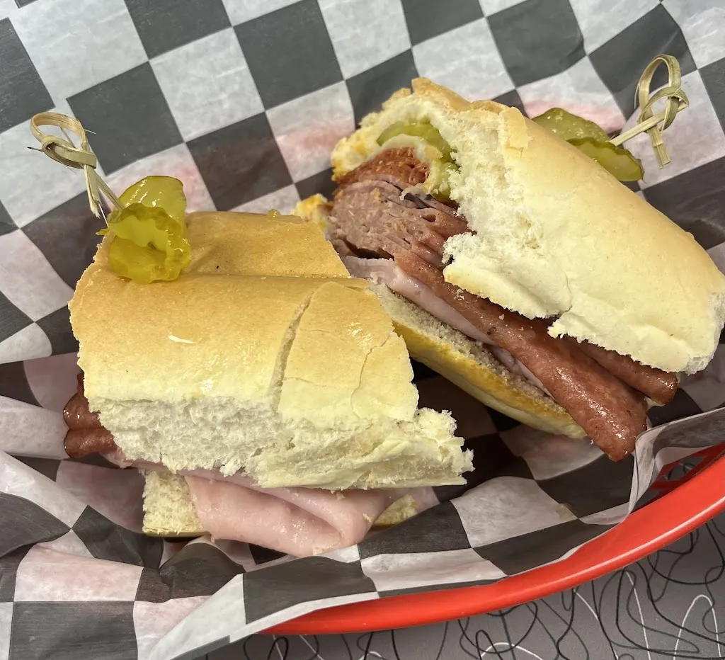 Doc's Bar-B-Q and Smokehouse_Cecil, PA_slider_imagen_3