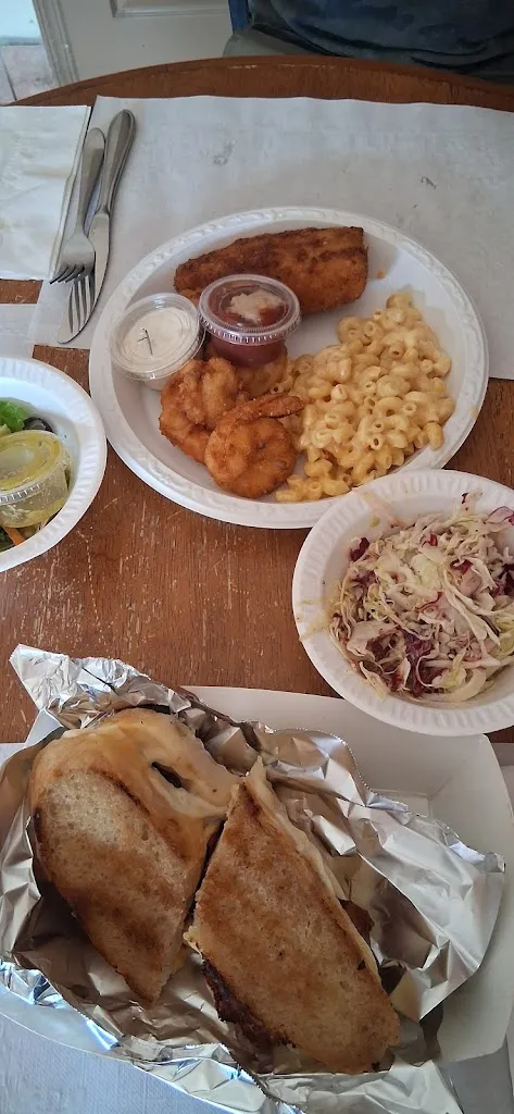 Tara Cook_Defelice's Deli_Cecil, PA_reseña