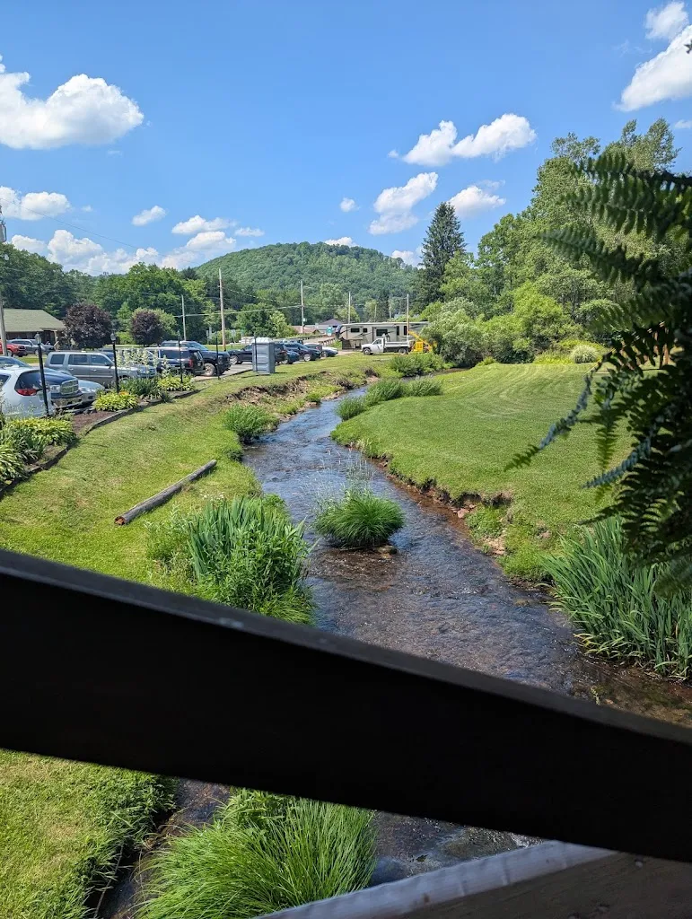 Jeremy Bowling_Gary's Putter Golf & Jiffy Pup Restaurant_Coudersport, PA_reseña
