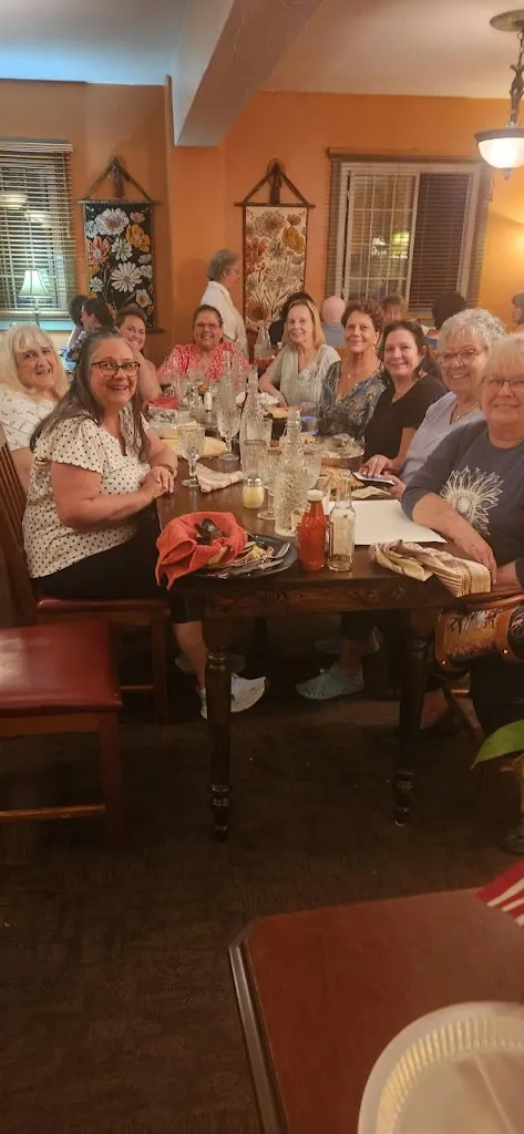 Nancy Weaver_Zottola's Pub and Eatery_Tarentum, PA_avis