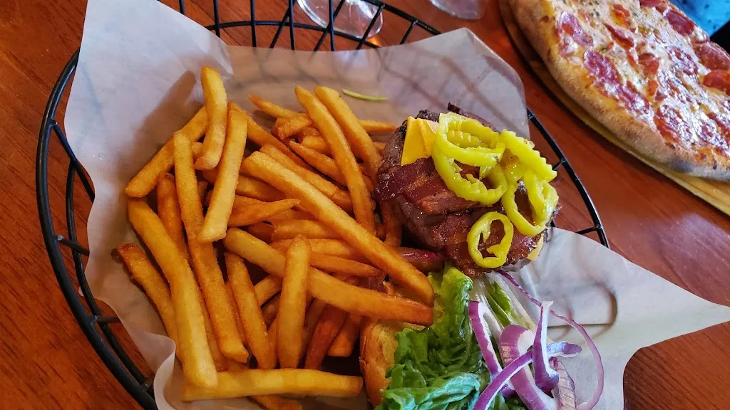 Rick Petro_Zottola's Pub and Eatery_Tarentum, PA_review
