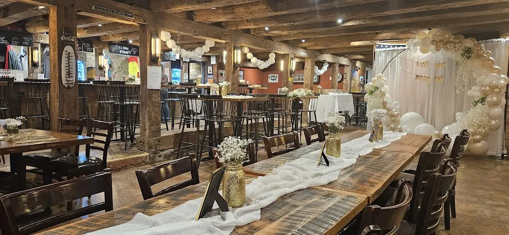 Red Barn Winery, Kitchen, Event Venue restaurante en Delmont, PA