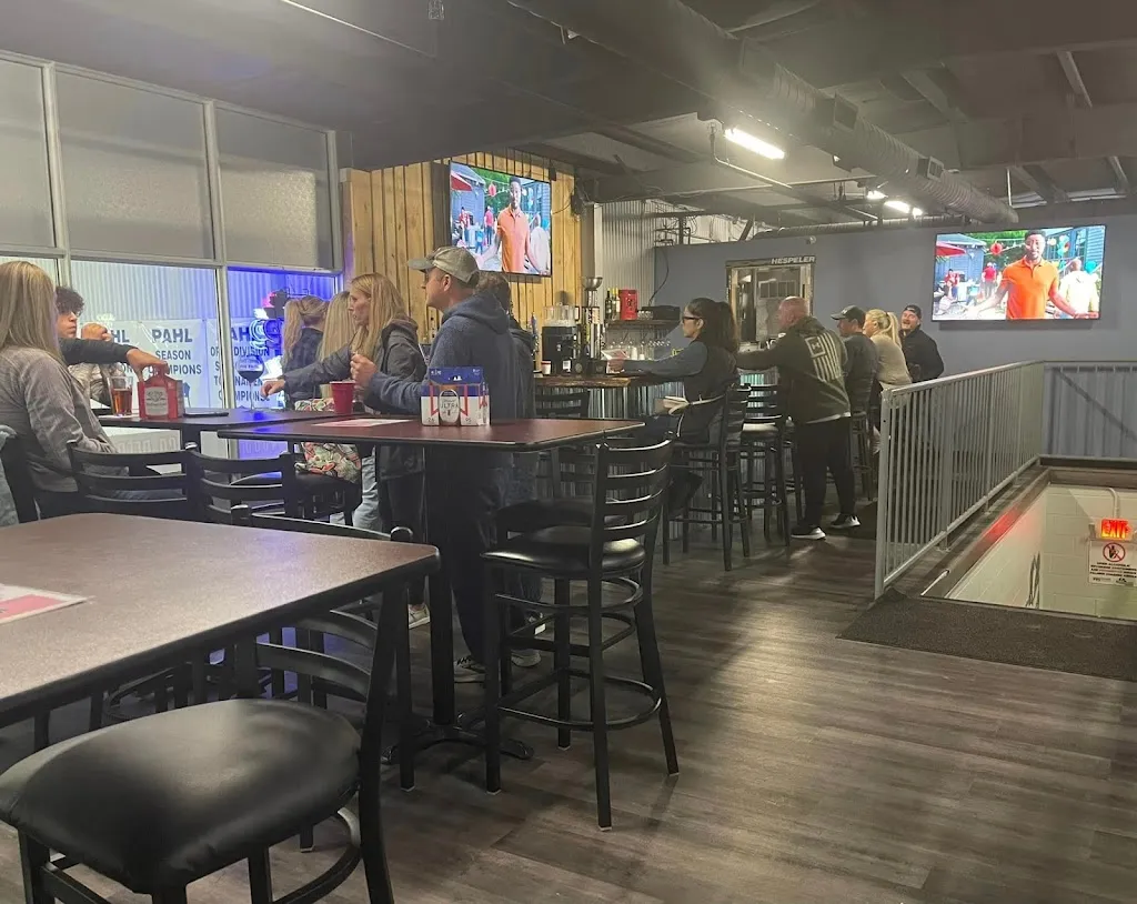 The Happy Badger Sports Pub_Delmont, PA_slider_imagen_2