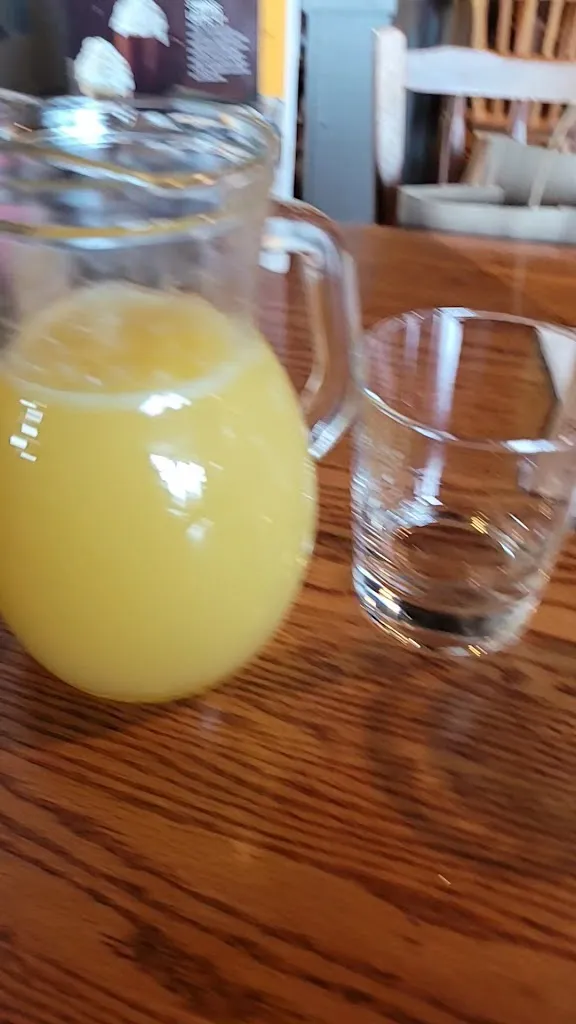 Andria Halsey Grosvenor_Cracker Barrel Old Country Store_Washington, PA_reseña