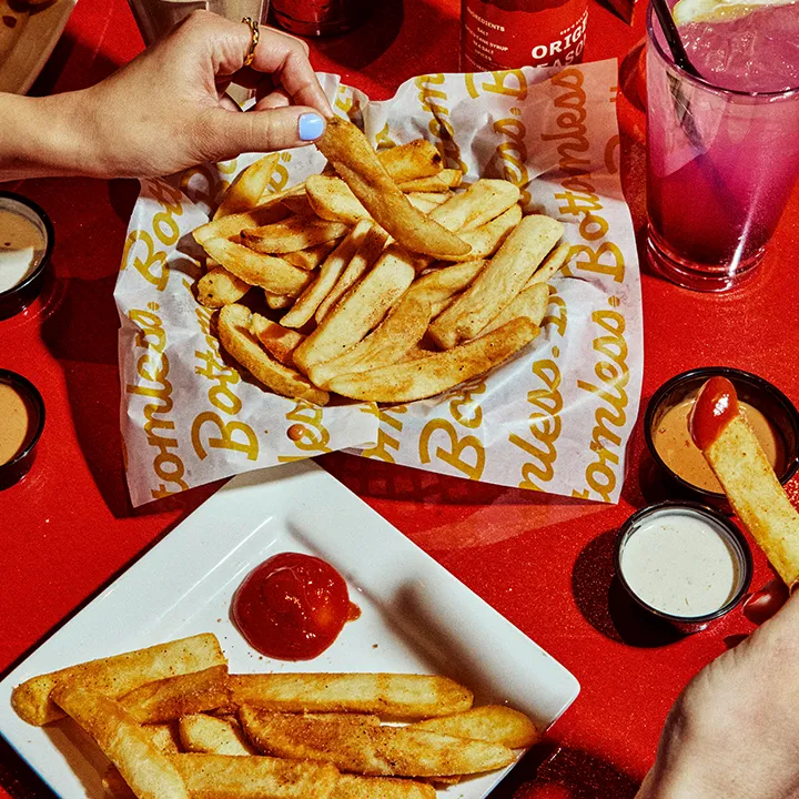 Red Robin Gourmet Burgers and Brews_Washington, PA_slider_imagen_3