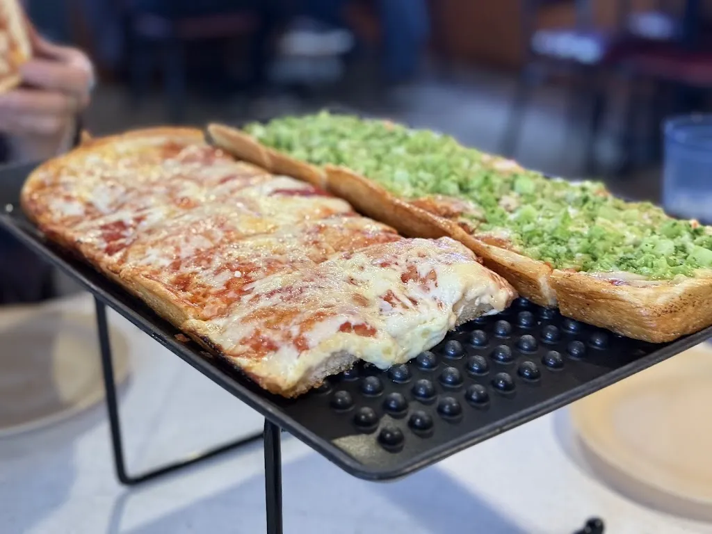 Mark Monstroski_Pizza L'Oven_Exeter, PA_reseña