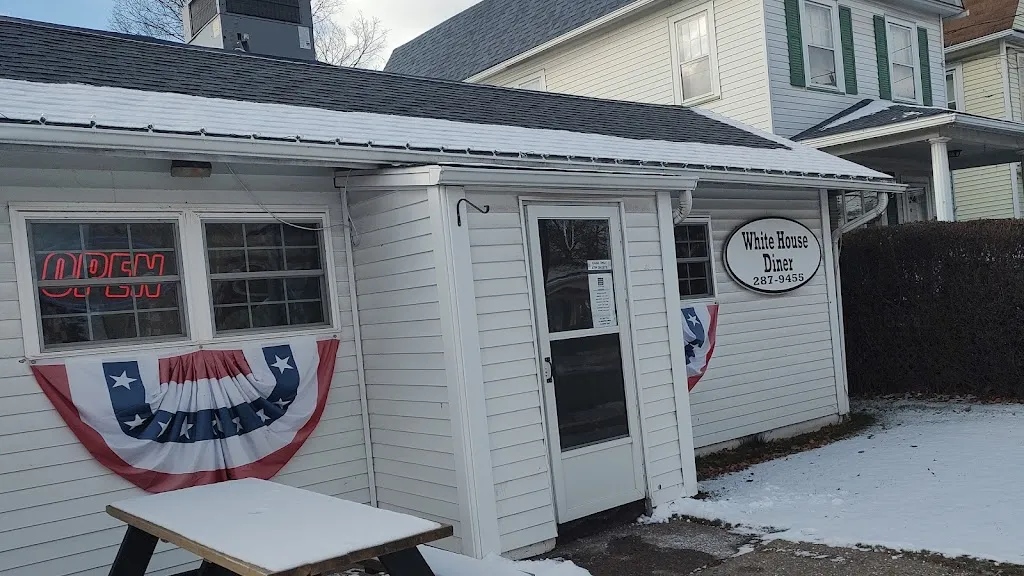 Whitehouse Diner_Forty Fort, PA_slider_imagen_3