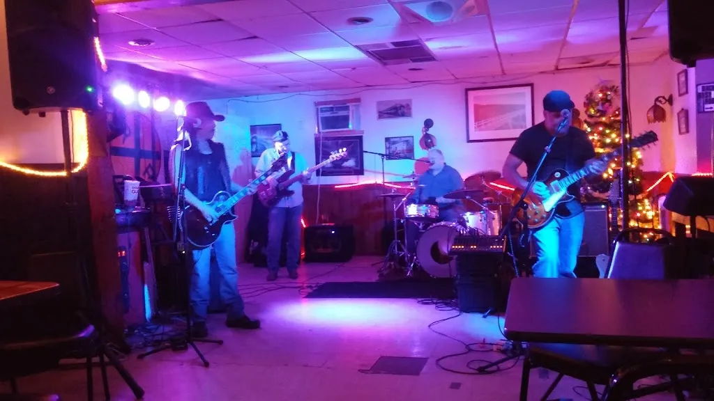 Roy's By the Tracks_Finleyville, PA_slider_imagen_2