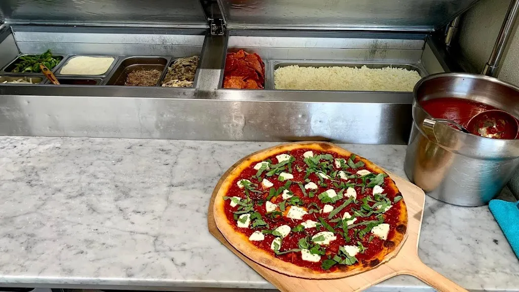 Monte Carlo Italian Pizzeria_Gilbertsville, PA_slider_imagen_2