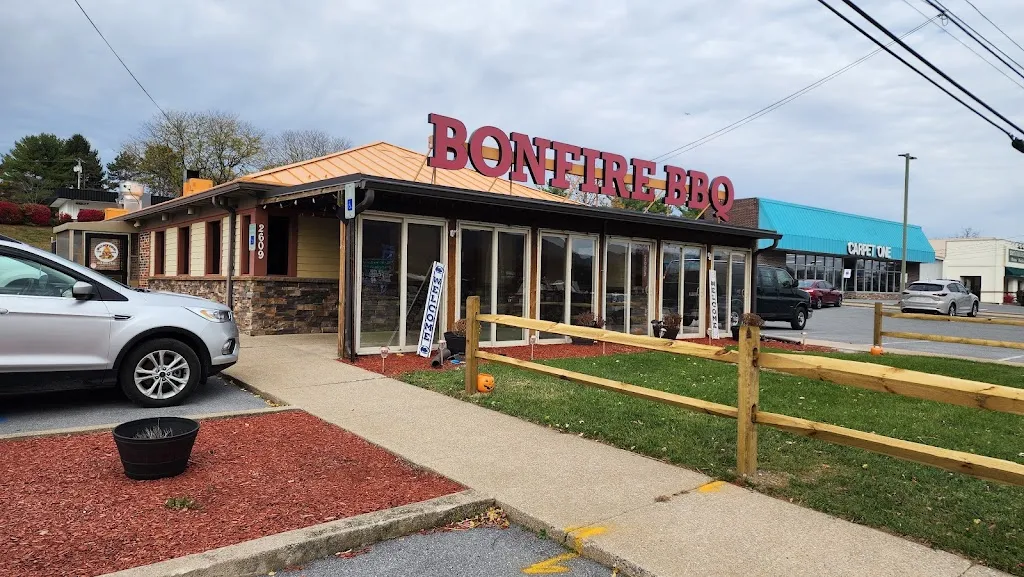 Bonfire Old Fashioned BBQ restaurant à State College, PA