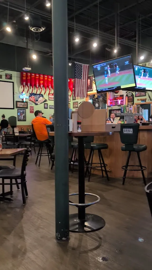 Quaker Steak & Lube_State College, PA_slider_image_2