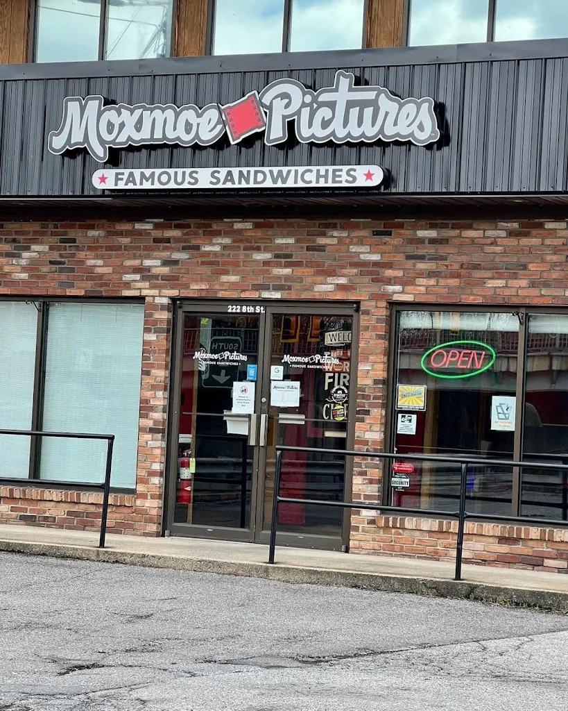 Moxmoe Pictures Famous Sandwiches restaurant à State College, PA