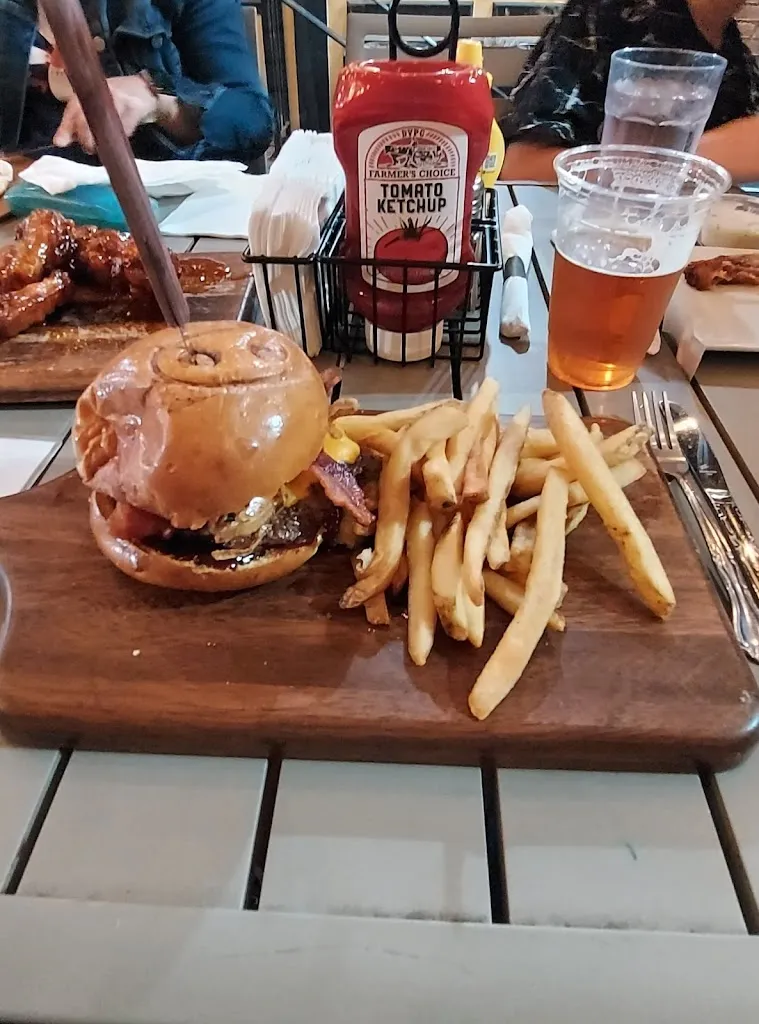 Julian Berney_Flying Pig Tavern & Tap Limerick_Limerick, PA_review